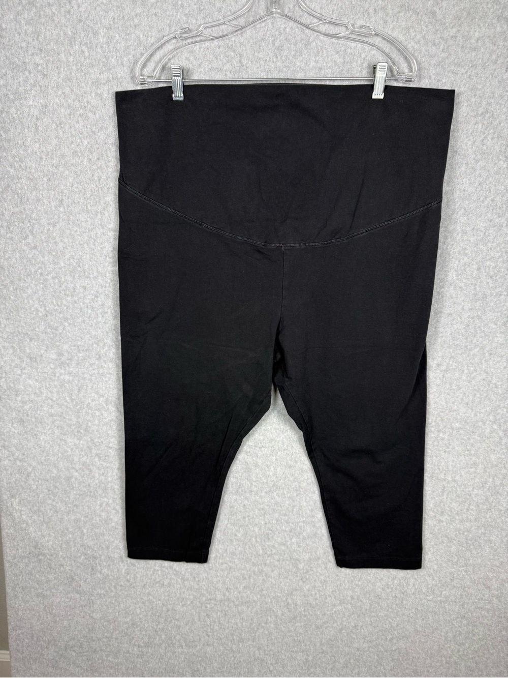 Old Navy Maternity XXL Black Capri Leggings Mamacore Minimalist Athleisure